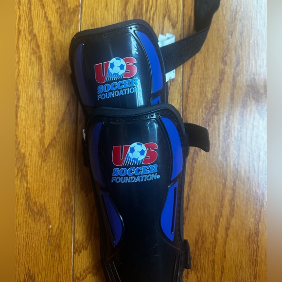 Procat Soccer Socks . Size large Youth . White and black plus Shin Guards - Picture 4 of 5